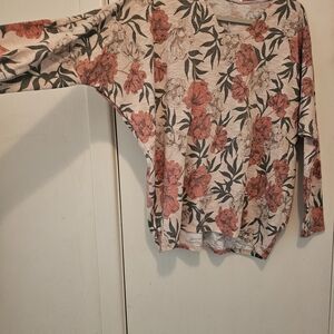 MAKE OFFER Elegant Floral Long Sleeve Top